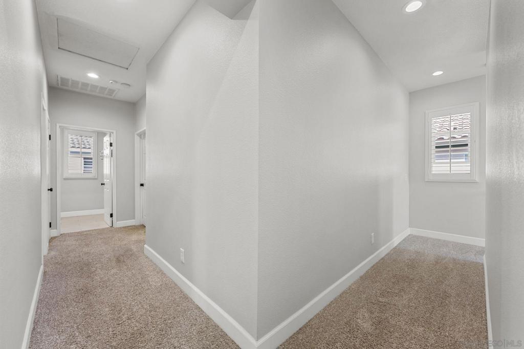 https://media.crmls.org/mediaz/e68a38d5-9336-4347-a6f8-c725703d96ed.jpg?preset=X-Large