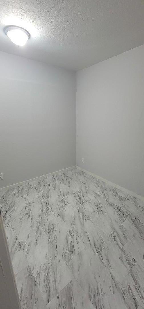 187 Lee Avenue, San Francisco CA: https://media.crmls.org/mediaz/e68a81ff-f62f-41e1-96cc-df7ec9abfb84.jpg