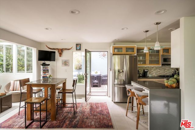 11372 Brill Drive, Studio City CA: https://media.crmls.org/mediaz/e68a8590-4a29-4f45-8ef0-5acca5e0f47a.jpg