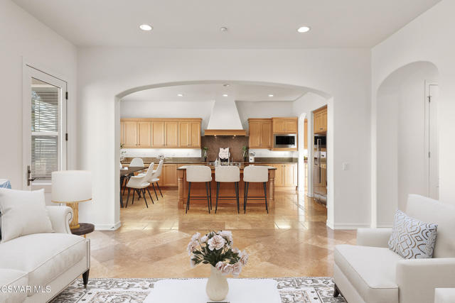 13290 Red Bird Court, Moorpark CA: https://media.crmls.org/mediaz/e68aab5c-608d-4947-b50e-2685d0a309fb.jpg