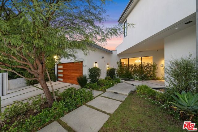 8545 Charl Lane, Los Angeles CA: https://media.crmls.org/mediaz/e68aff5d-4230-4ecf-8e24-3341f7c24191.jpg