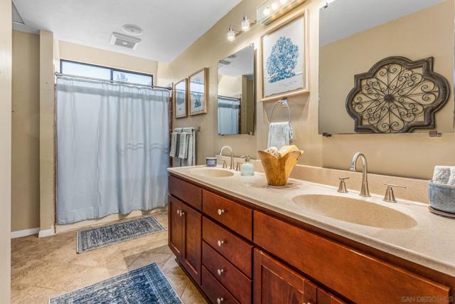 2820 Cedarwood Way, Carlsbad CA: https://media.crmls.org/mediaz/e68b7fbe-6b2f-4ae5-a35a-888fb0820577.jpg