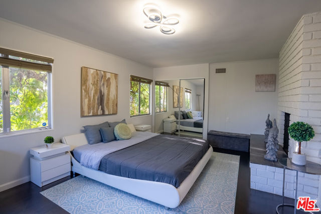 1438 Davies Drive, Beverly Hills CA: https://media.crmls.org/mediaz/e68c476e-c660-4f04-bd6a-5c4c49e37a8c.jpg