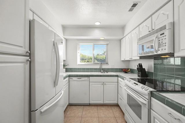 Detail Gallery Image 9 of 36 For 1020 Turnstone, Oceanside,  CA 92057 - 2 Beds | 2 Baths