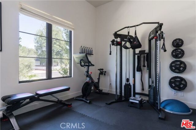 5107 Gaynor Avenue, Encino CA: https://media.crmls.org/mediaz/e68d453e-8bcc-44e6-a946-b91b8ccc6e6d.jpg