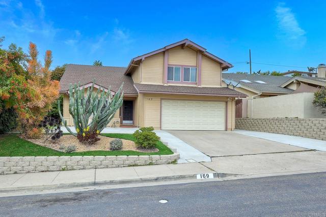 169 Camino Entrada, Chula Vista CA: https://media.crmls.org/mediaz/e68d58dc-abbe-41ac-84f2-11f3863ff406.jpg