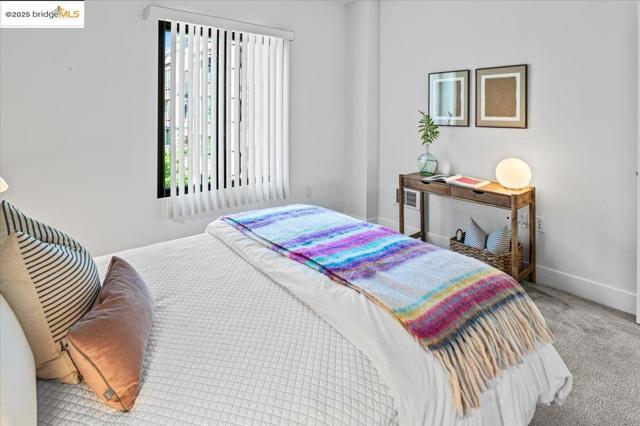 438 W Grand Ave, Oakland CA: https://media.crmls.org/mediaz/e68ec154-0455-40b7-86fd-e38958104e8a.jpg
