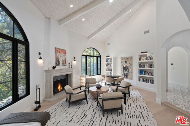 7651 Willow Glen Road, Los Angeles CA: https://media.crmls.org/mediaz/e68f0ee4-ea52-4b3f-95e6-e3fc52c00065.jpg