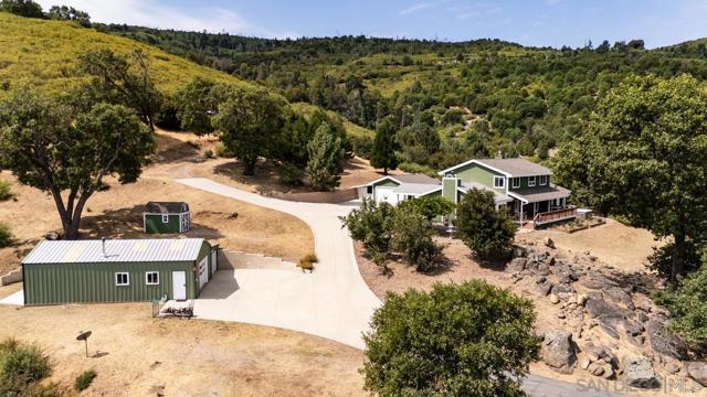 16690 Iron Springs Rd, Julian CA: https://media.crmls.org/mediaz/e68f28bc-3dde-4e0d-861f-8631ea2de26c.jpg