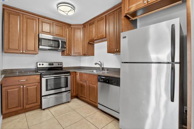 273 MacArthur Blvd, Oakland CA: https://media.crmls.org/mediaz/e68f39f5-3070-4c22-85db-4a471e32eddf.jpg
