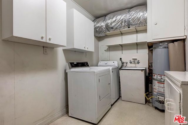 1591 Sunset Plaza Drive, Los Angeles CA: https://media.crmls.org/mediaz/e68f509d-655b-4eb8-9576-73e017d1db8c.jpg