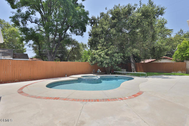 4841 Crown Avenue, La Canada Flintridge CA: https://media.crmls.org/mediaz/e68f5523-a5ae-4689-bca7-393cad89c1e1.jpg