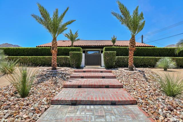 77655 Avenida Montezuma, La Quinta CA: https://media.crmls.org/mediaz/e68fe19c-71ae-4df3-931c-6322fb84b229.jpg