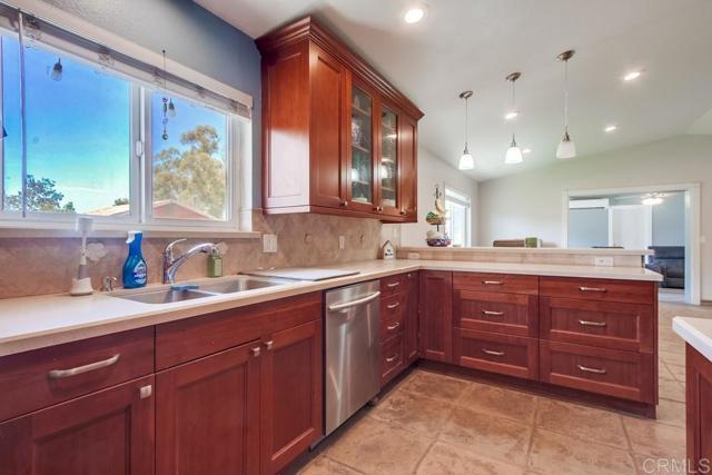 Detail Gallery Image 8 of 33 For 415 3rd St, Ramona,  CA 92065 - 3 Beds | 2 Baths