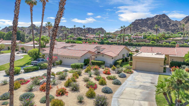 78565 Vista Del Fuente, Indian Wells CA: https://media.crmls.org/mediaz/e6904370-615f-4594-9fb9-f1c7c508158f.jpg