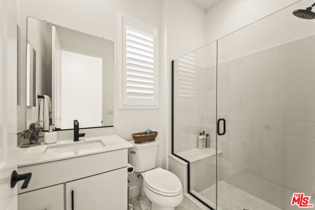 11767 Toyon Drive, Chatsworth CA: https://media.crmls.org/mediaz/e690b21d-dd41-45f4-8a83-4fa264a8da8a.jpg