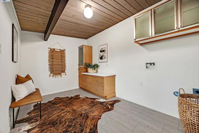 4004 Salem St, Concord CA: https://media.crmls.org/mediaz/e690f443-5acb-403c-b0e9-121e3db05a80.jpg