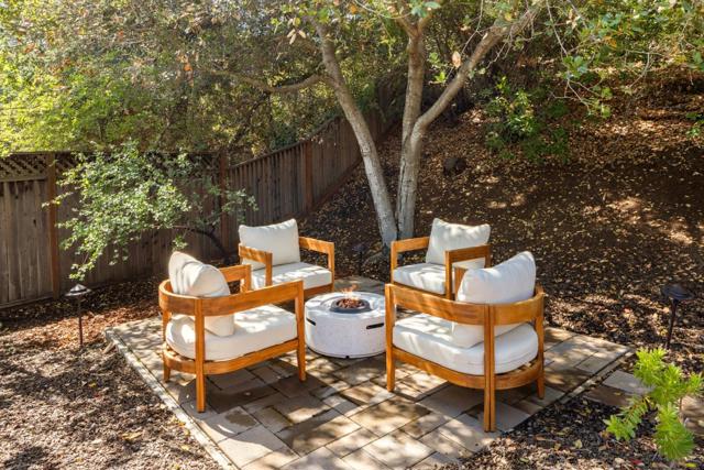 881 Highlands Circle, Los Altos CA: https://media.crmls.org/mediaz/e6910124-df39-407b-a51e-33baceba182e.jpg