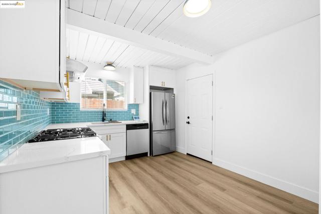 716 Williams Dr, Richmond CA: https://media.crmls.org/mediaz/e6910e0c-485a-4dcf-9d82-3960c8373c73.jpg