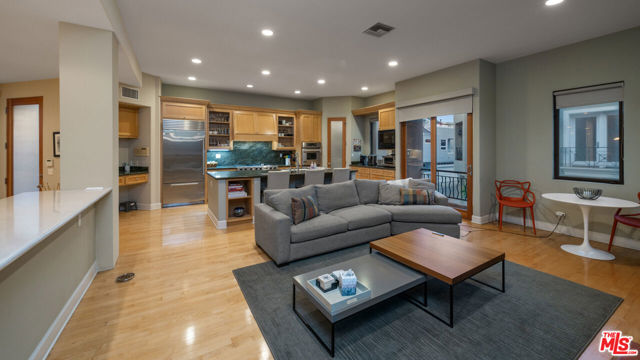4115 Roma Court, Marina del Rey CA: https://media.crmls.org/mediaz/e691b9ad-6eb4-46ad-a41b-19986d8b89ab.jpg