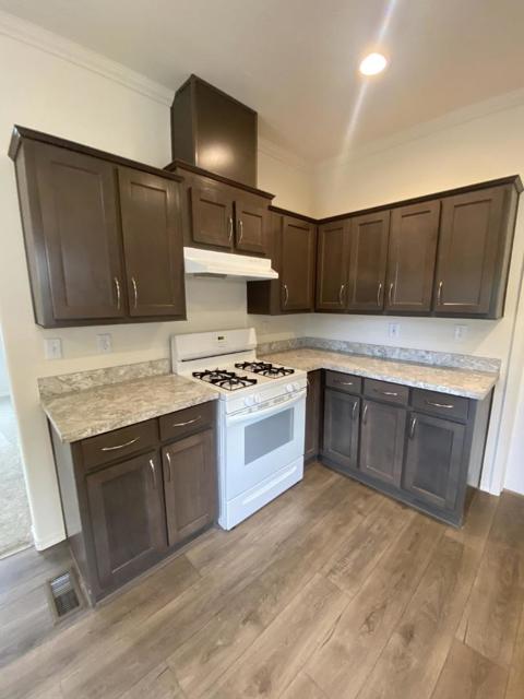 Image 17 of 21 For 99 Marigold Avenue