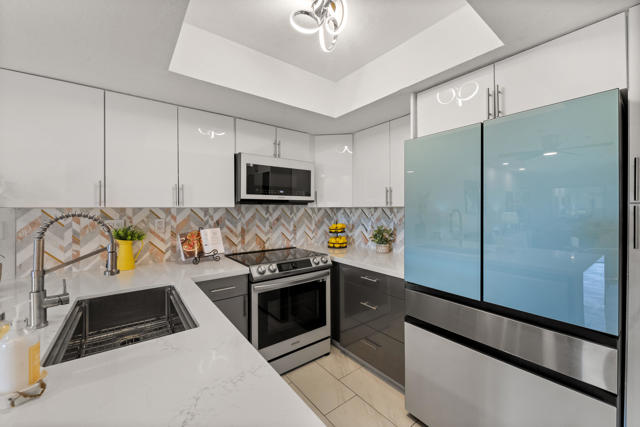 500 E Amado Road, Palm Springs CA: https://media.crmls.org/mediaz/e6924d19-ffe7-4895-9905-daf819a678d8.jpg