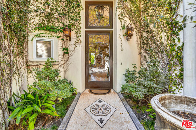 1090 RAVOLI Drive photo 8