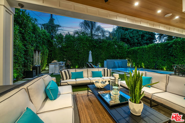 4365 Kraft Avenue, Studio City CA: https://media.crmls.org/mediaz/e692e8ca-8fc8-4bed-a3bc-a05d364b8d46.jpg