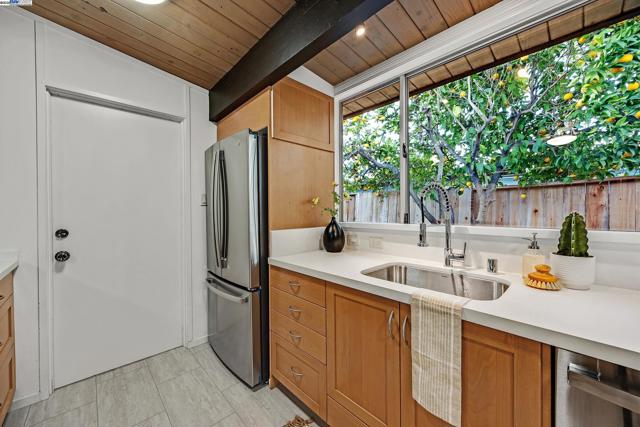 4004 Salem St, Concord CA: https://media.crmls.org/mediaz/e692f0c0-9eb8-4626-8f43-4cb6bf7ded18.jpg