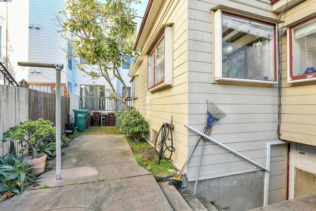 254 Perkins St., Oakland CA: https://media.crmls.org/mediaz/e693236e-c2fb-4fd6-b93d-7aee02c18210.jpg