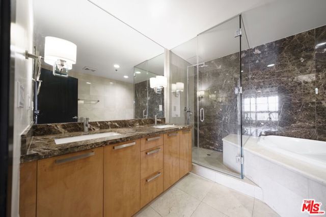 702 S Serrano Avenue, Los Angeles CA: https://media.crmls.org/mediaz/e693735d-7480-442c-b106-3d438ce5749e.jpg