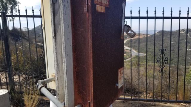 12526 SW BOULDER MT RD, Poway CA: https://media.crmls.org/mediaz/e693a5bb-02e3-4030-98e1-649027276db7.jpg