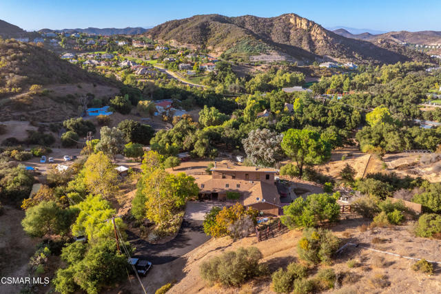 356 E Carlisle Road, Thousand Oaks CA: https://media.crmls.org/mediaz/e6942810-c459-495e-bbe6-583b9ef2a89d.jpg