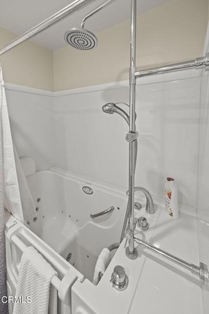4222 Village 4, Camarillo CA: https://media.crmls.org/mediaz/e6949e26-7202-4d60-9812-fb92916f5bf1.jpg