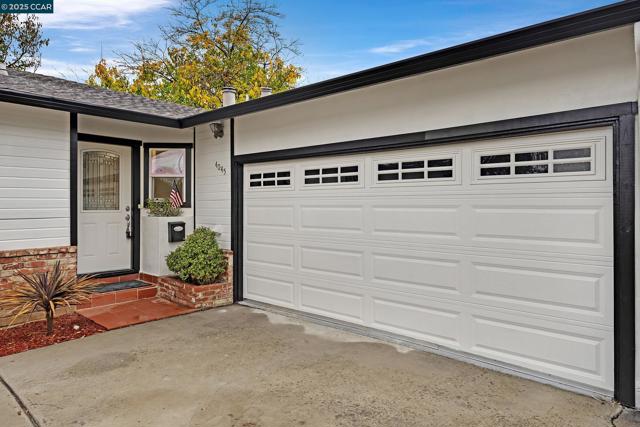 4045 Sacramento St, Concord CA: https://media.crmls.org/mediaz/e694a744-aa4a-4d61-88be-a217c49d99a7.jpg