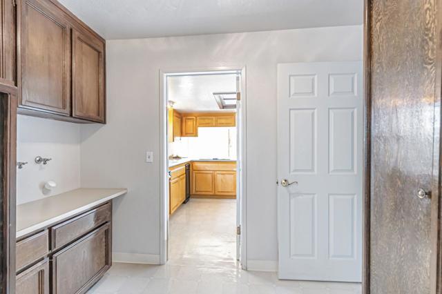 1440 Kring Way, Los Altos CA: https://media.crmls.org/mediaz/e695d7ee-169c-4b1c-bda4-c00549b03505.jpg
