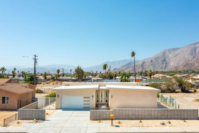 361 W Sunview Avenue, Palm Springs CA: https://media.crmls.org/mediaz/e6963995-efe3-4a0a-be12-526ca965ee8c.jpg