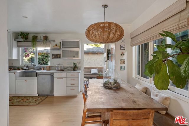 626 Pacific Street, Santa Monica CA: https://media.crmls.org/mediaz/e6963e06-c57a-4605-b8ab-f6aaa72425d8.jpg