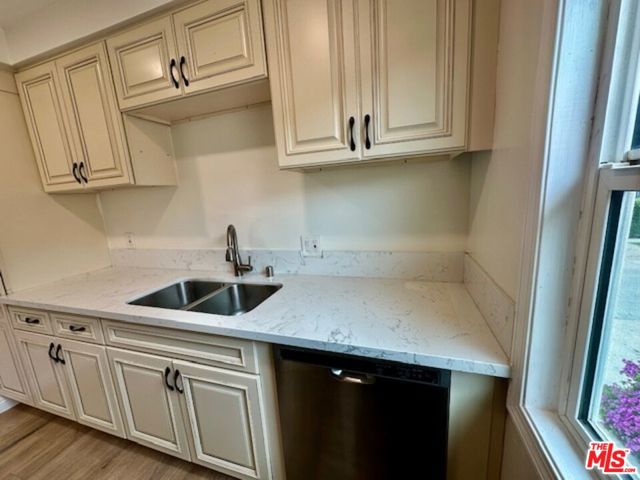 1114 S Sherbourne Drive, Los Angeles CA: https://media.crmls.org/mediaz/e6963fd0-44e8-41ee-97d7-d45ffef65a02.jpg