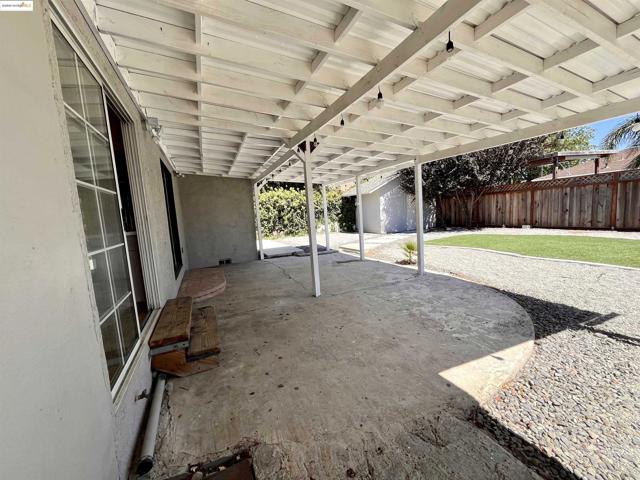 389 White Dr, Hayward CA: https://media.crmls.org/mediaz/e69660bc-13e6-4ddb-a380-a750a79c8b40.jpg
