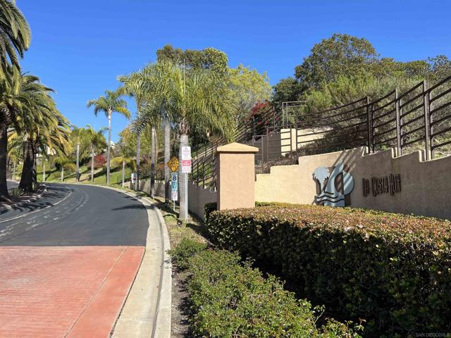 6970 Ballena Way, Carlsbad CA: https://media.crmls.org/mediaz/e696f925-4e58-4f26-b978-8592a90ffaf2.jpg