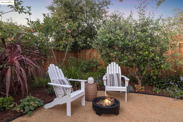 1511 Rose St, Berkeley CA: https://media.crmls.org/mediaz/e6970105-061c-48c4-8a12-51b5ee158b2a.jpg