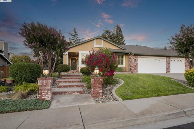 368 Beverly St, Livermore CA: https://media.crmls.org/mediaz/e6973aac-a9ca-4615-8fa6-8a00db3c82a8.jpg