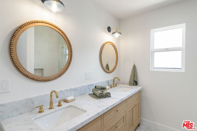 Image 28 of 56 For 4525 Greenbush Avenue