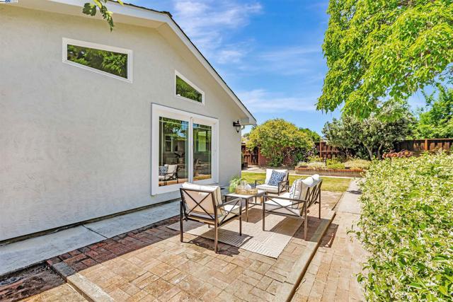 37972 Ballard Dr, Fremont CA: https://media.crmls.org/mediaz/e697fe33-234c-430d-8cd8-845856f76530.jpg