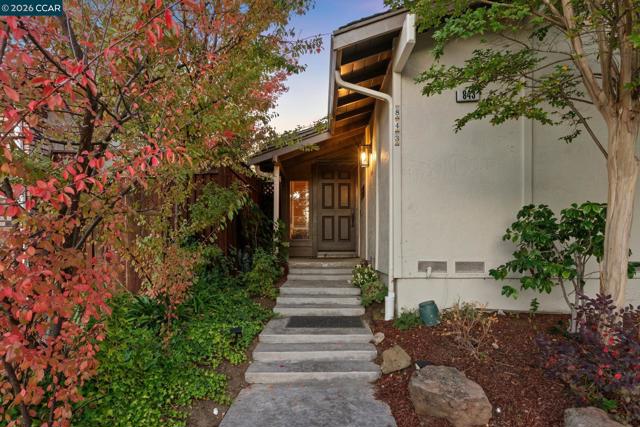 843 Luz Ct, Danville CA: https://media.crmls.org/mediaz/e69859f6-5594-4198-8aaa-dc7ccaa8ca2c.jpg