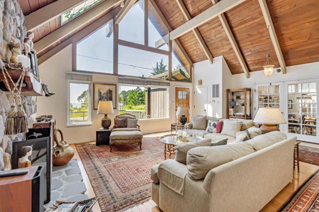 1025 Tamarind Street, Montara CA: https://media.crmls.org/mediaz/e698a544-e801-4b27-b32e-af9471fd717c.jpg