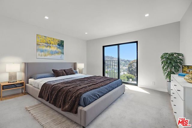 3236 Primera Avenue, Los Angeles CA: https://media.crmls.org/mediaz/e699db38-5732-4164-9040-95171c2d74df.jpg