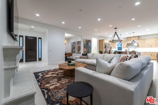 Image 42 of 63 For 75403 Mansfield Drive
