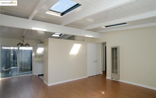 1611 Julia St, Berkeley CA: https://media.crmls.org/mediaz/e69a4c99-969e-4f7d-8ad0-23d5b25d29ee.jpg